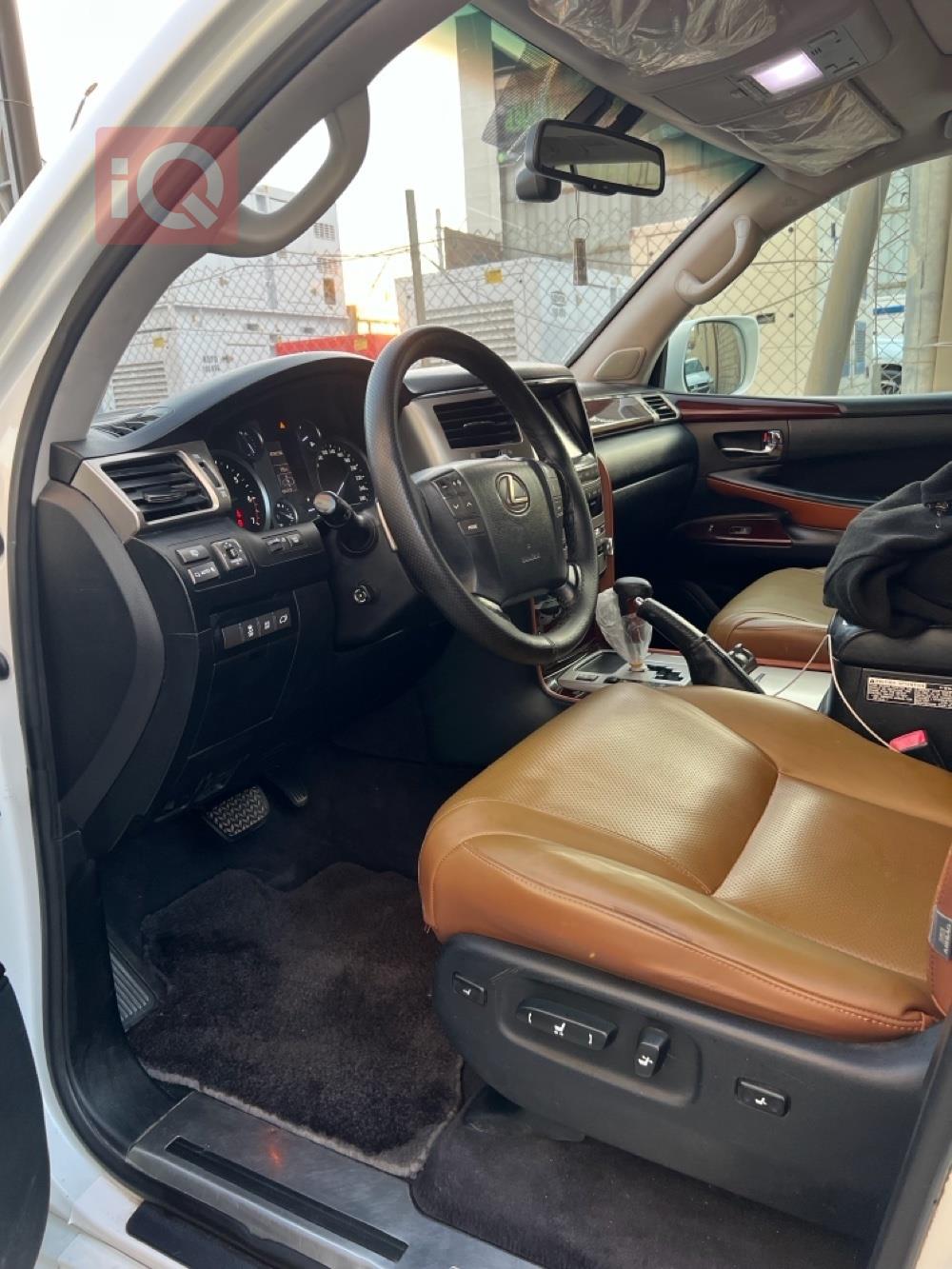 Lexus LX